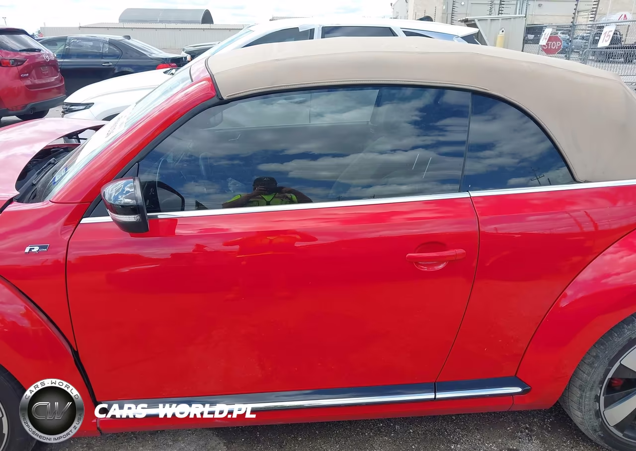 2015 Volkswagen Beetle 2.0T R-Line VIN:3VW7S7AT1FM806930 - 13