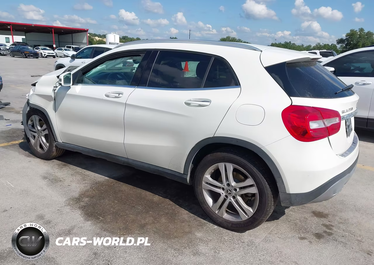 2018 Mercedes-Benz Gla 250 4Matic VIN:WDCTG4GB0JJ452639 - 3