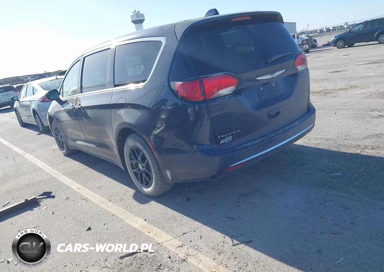 2020 Chrysler Pacifica Touring VIN:2C4RC1FG1LR124264 - 14