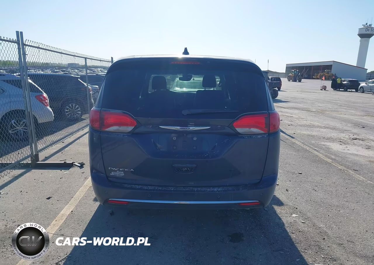 2020 Chrysler Pacifica Touring VIN:2C4RC1FG1LR124264 - 16