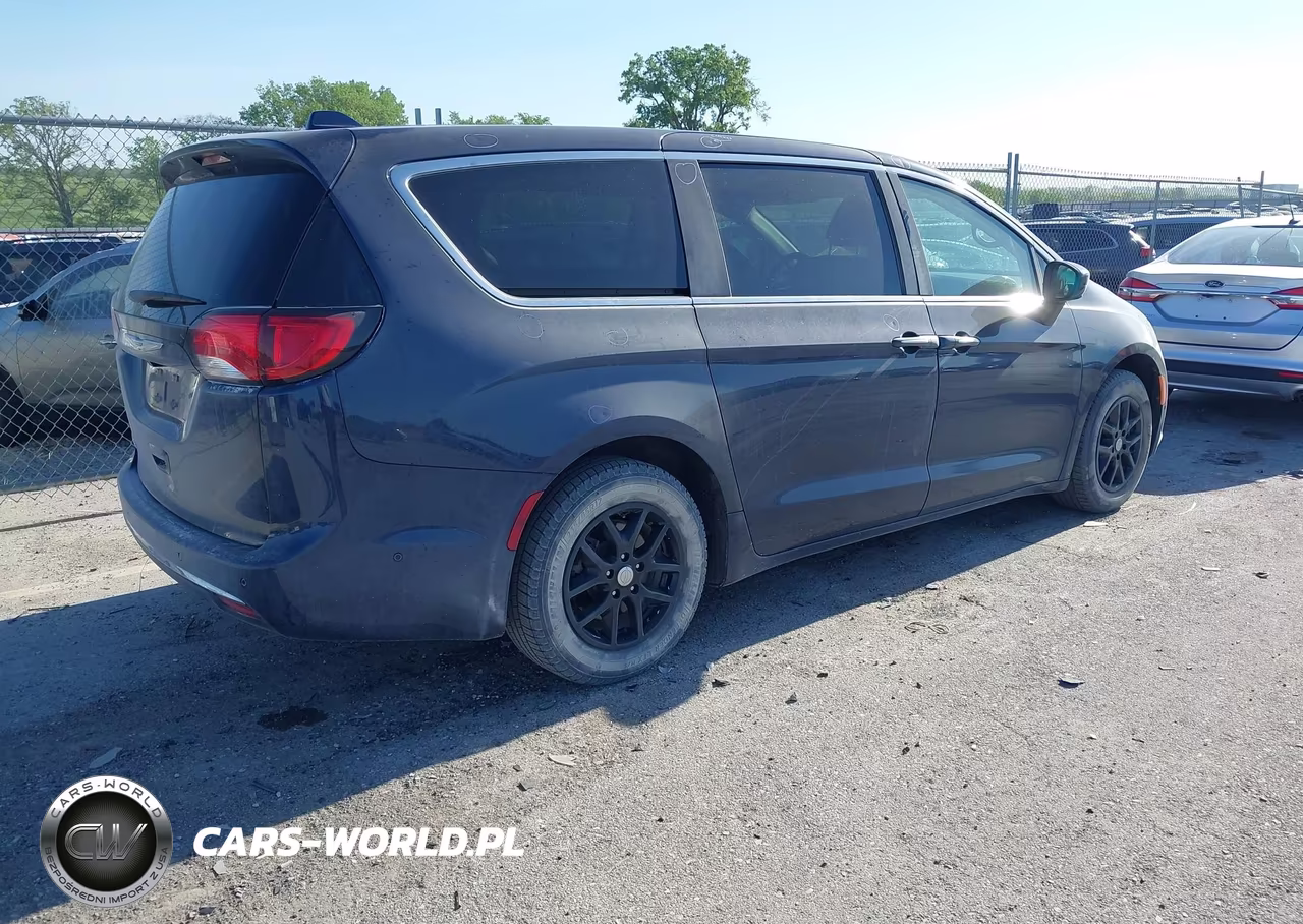 2020 Chrysler Pacifica Touring VIN:2C4RC1FG1LR124264 - 4