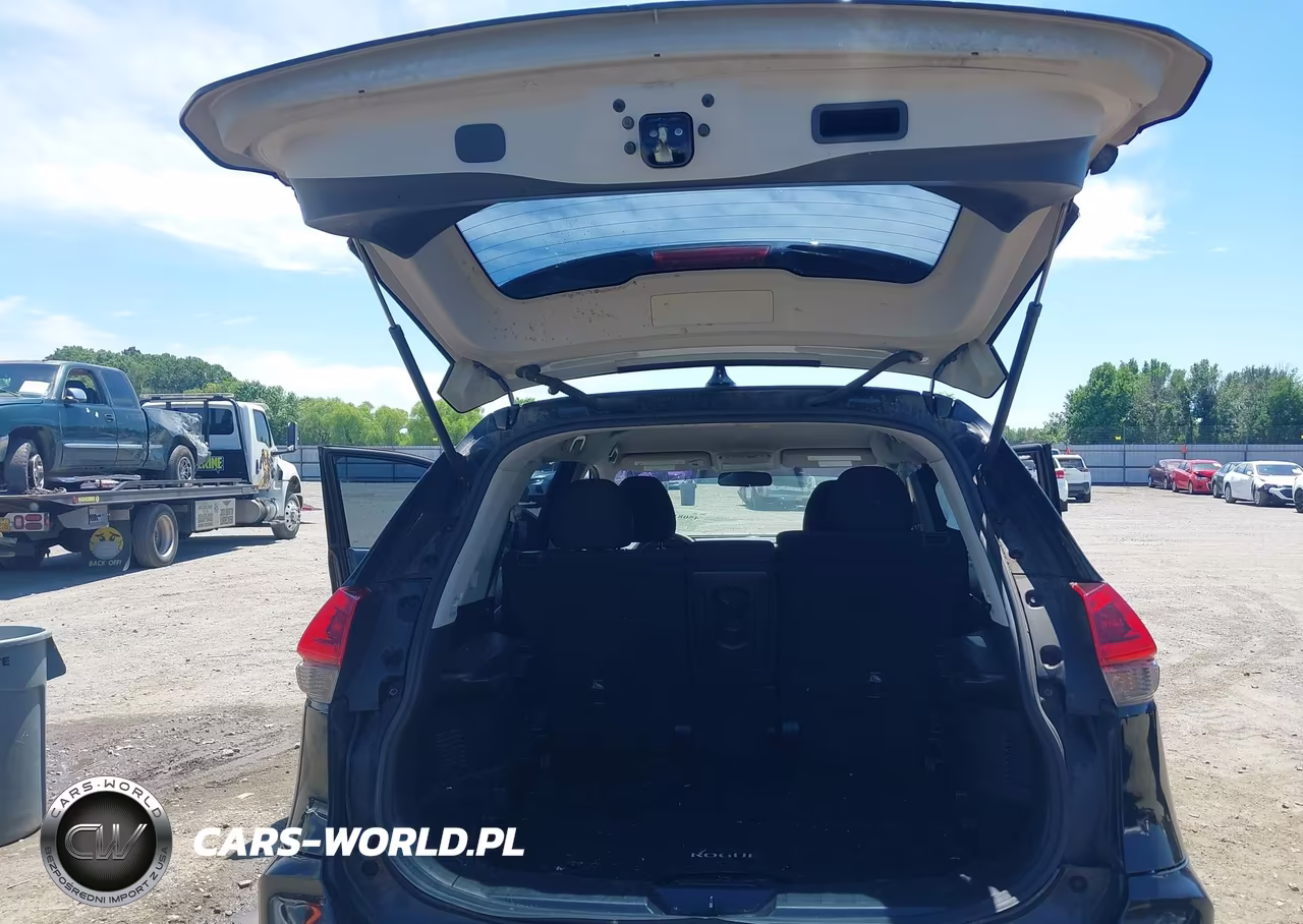 2018 Nissan Rogue S VIN:5N1AT2MT7JC723853 - 17