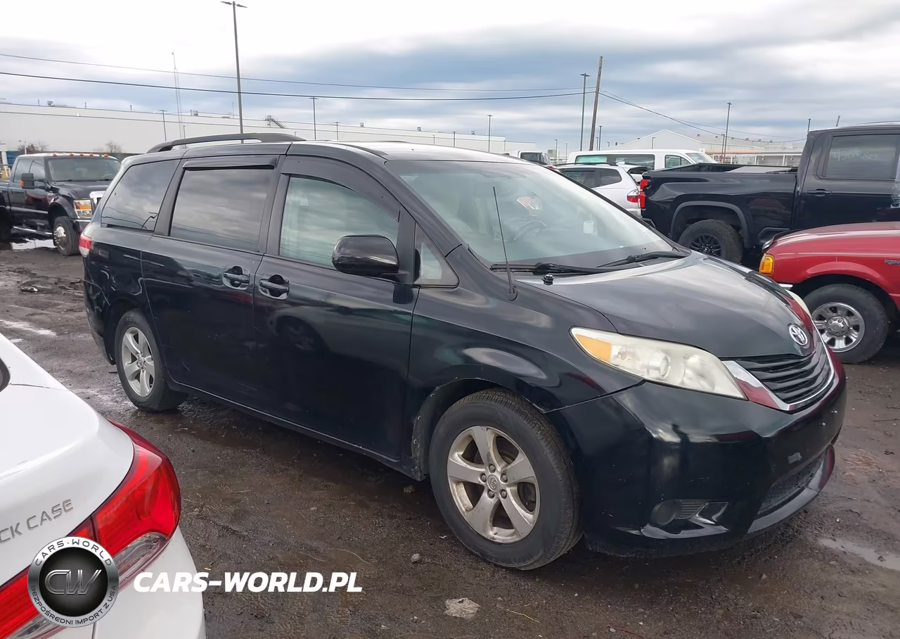 Główne zdjęcie 2013 Toyota Sienna Le V6 8 Passenger