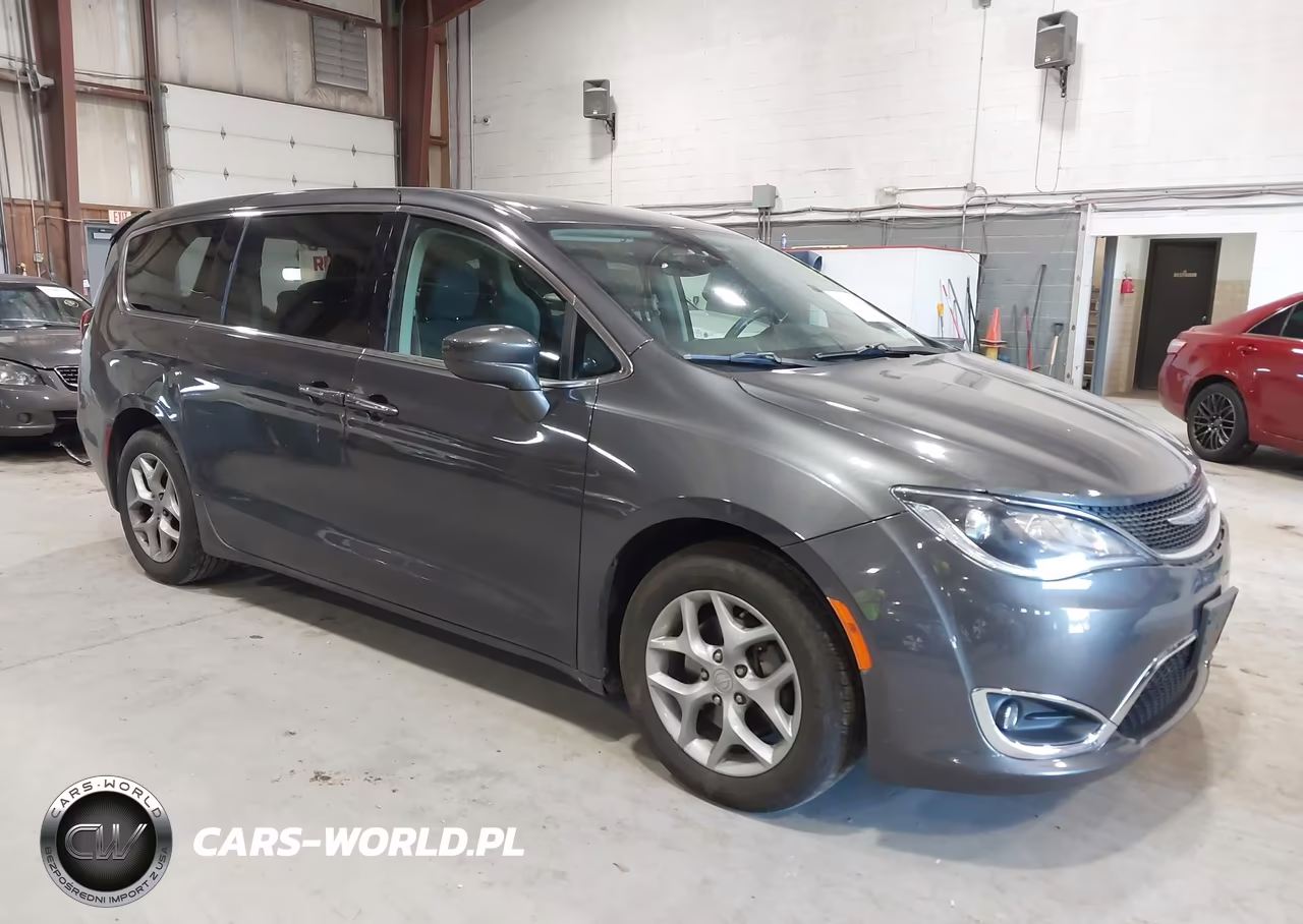 2018 Chrysler Pacifica Touring Plus – zdjęcie 1 z 20