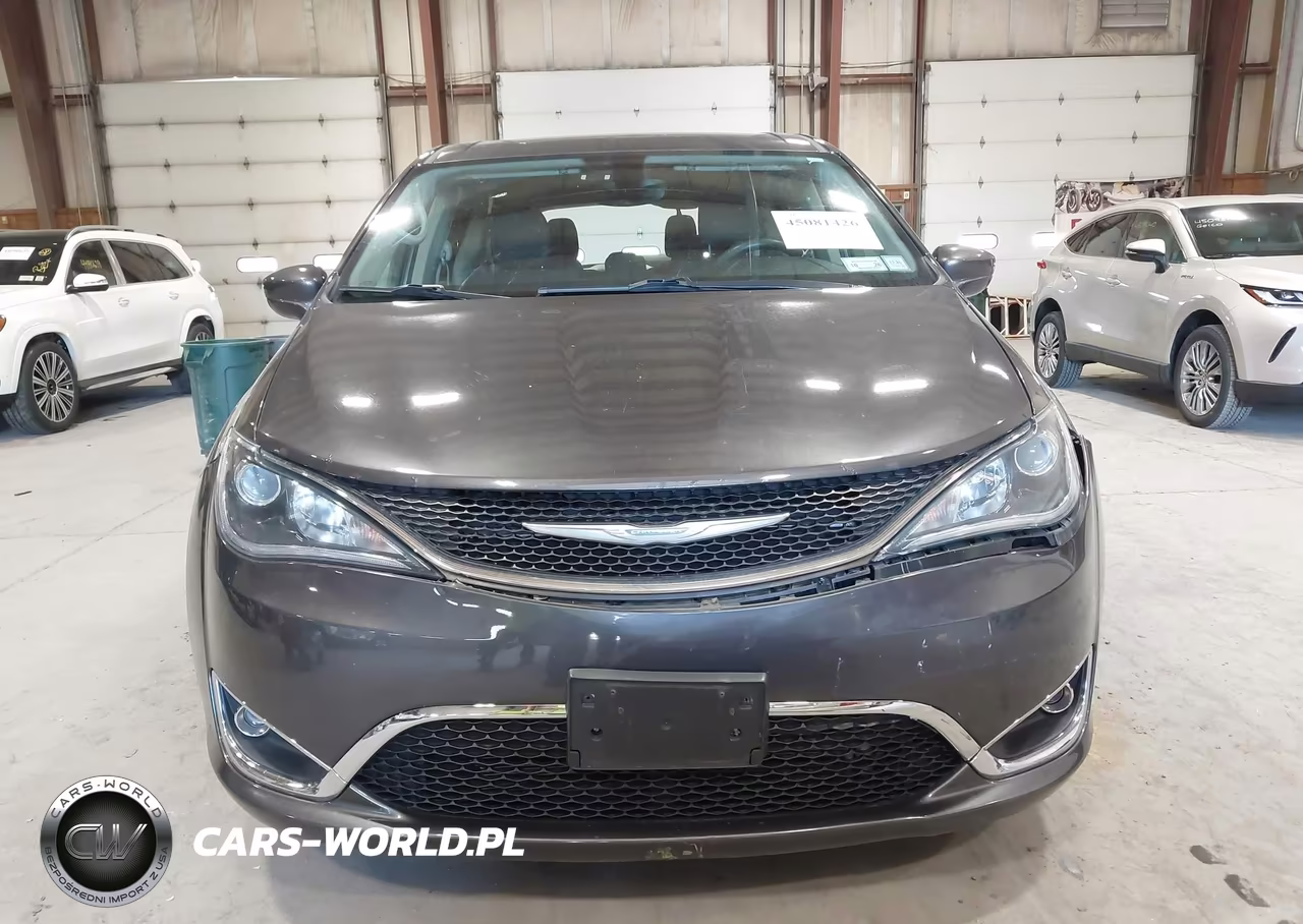 2018 Chrysler Pacifica Touring Plus VIN:2C4RC1FG1JR292306 - 12
