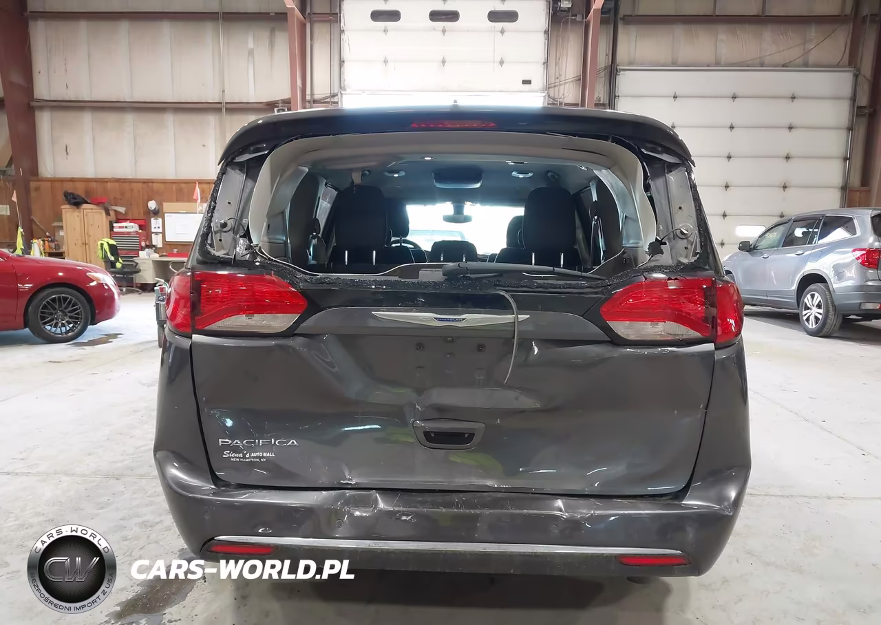 2018 Chrysler Pacifica Touring Plus VIN:2C4RC1FG1JR292306 - 16