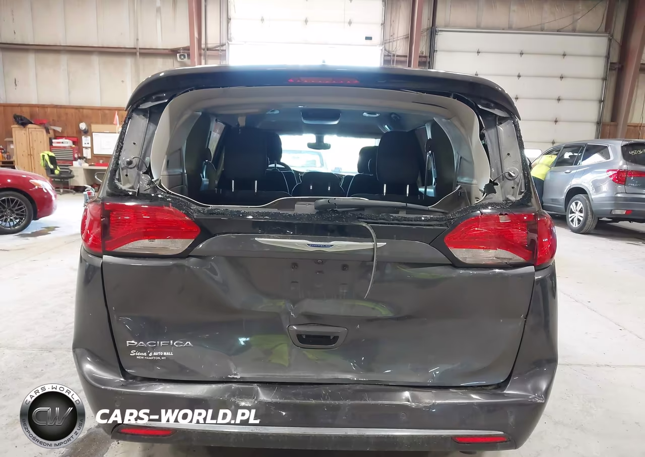 2018 Chrysler Pacifica Touring Plus VIN:2C4RC1FG1JR292306 - 6