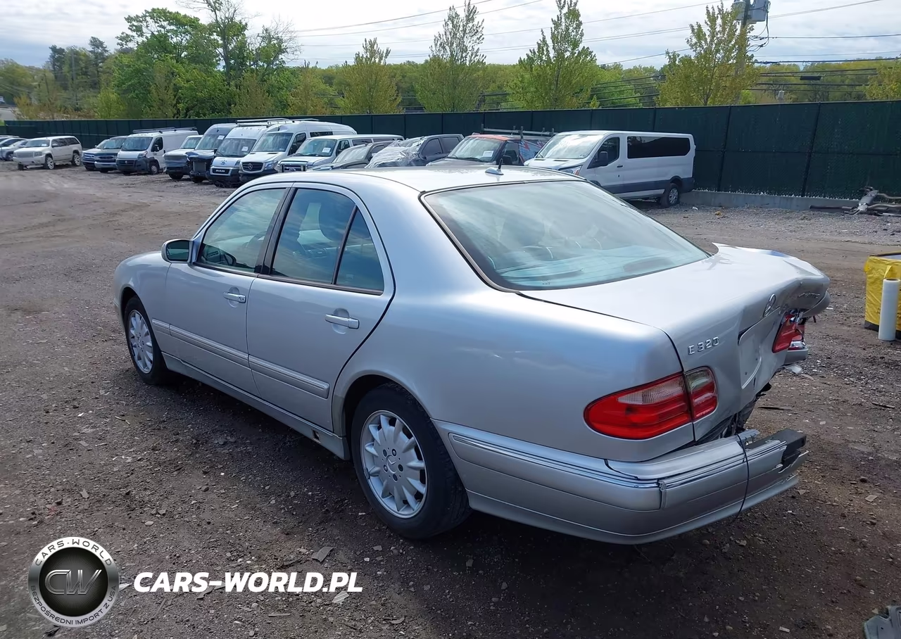 2000 Mercedes-Benz E 320 4M VIN:WDBJF82JXYX030387 - 3