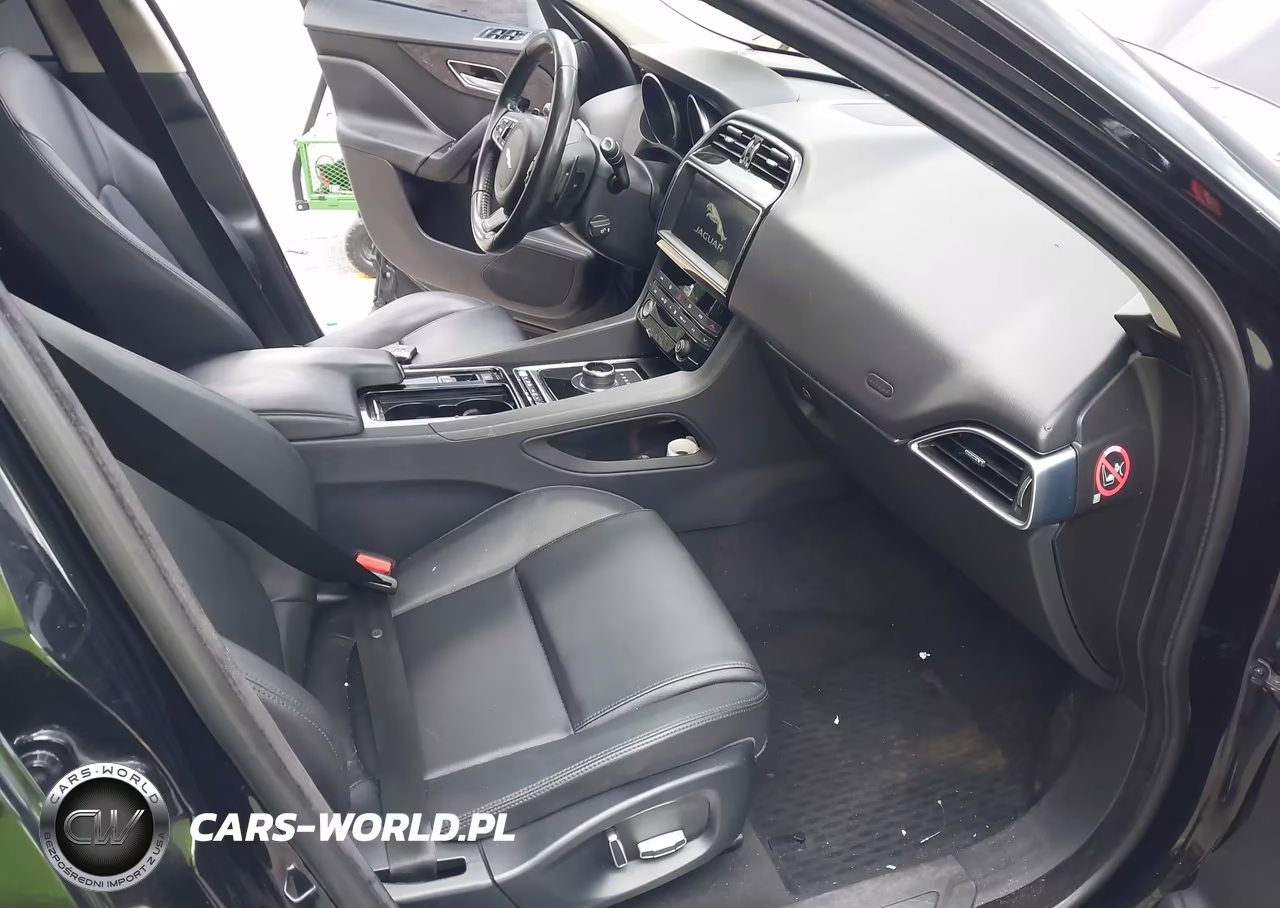 2019 Jaguar F-Pace 25T Premium VIN:SADCJ2FX0KA367928 - 5