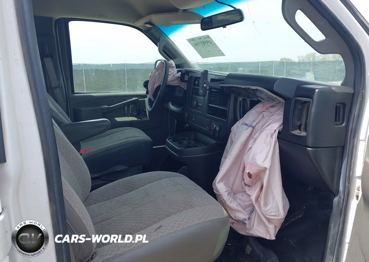 2017 Chevrolet Express 2500 Work Van VIN:1GCWGAFF3H1110764 - 5