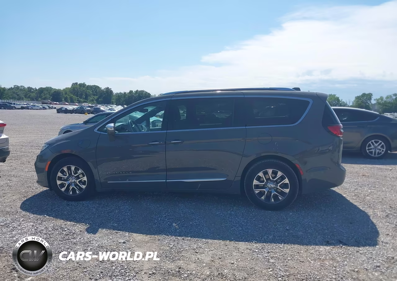 2021 Chrysler Pacifica Hybrid Pinnacle VIN:2C4RC1N7XMR529283 - 14