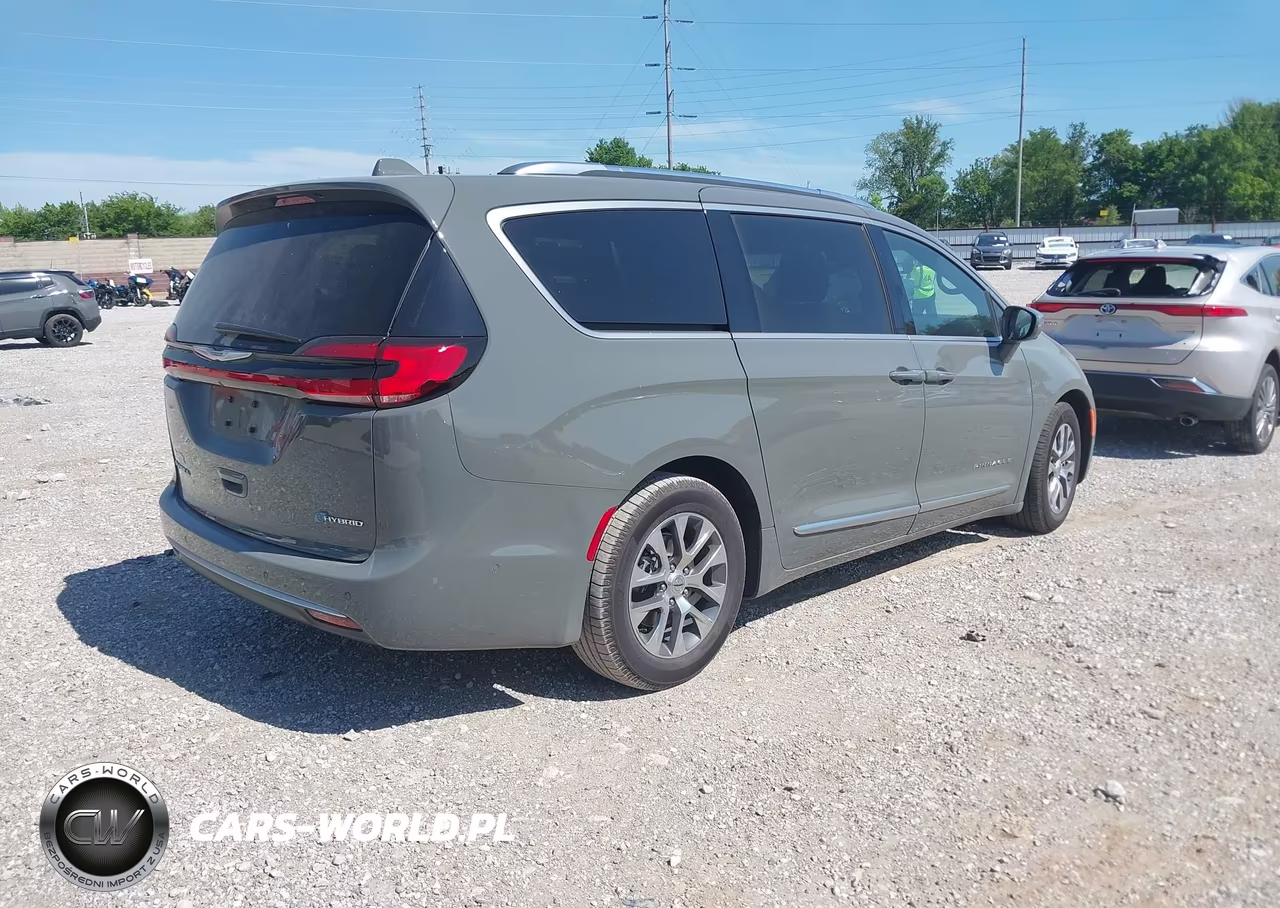 2021 Chrysler Pacifica Hybrid Pinnacle VIN:2C4RC1N7XMR529283 - 4