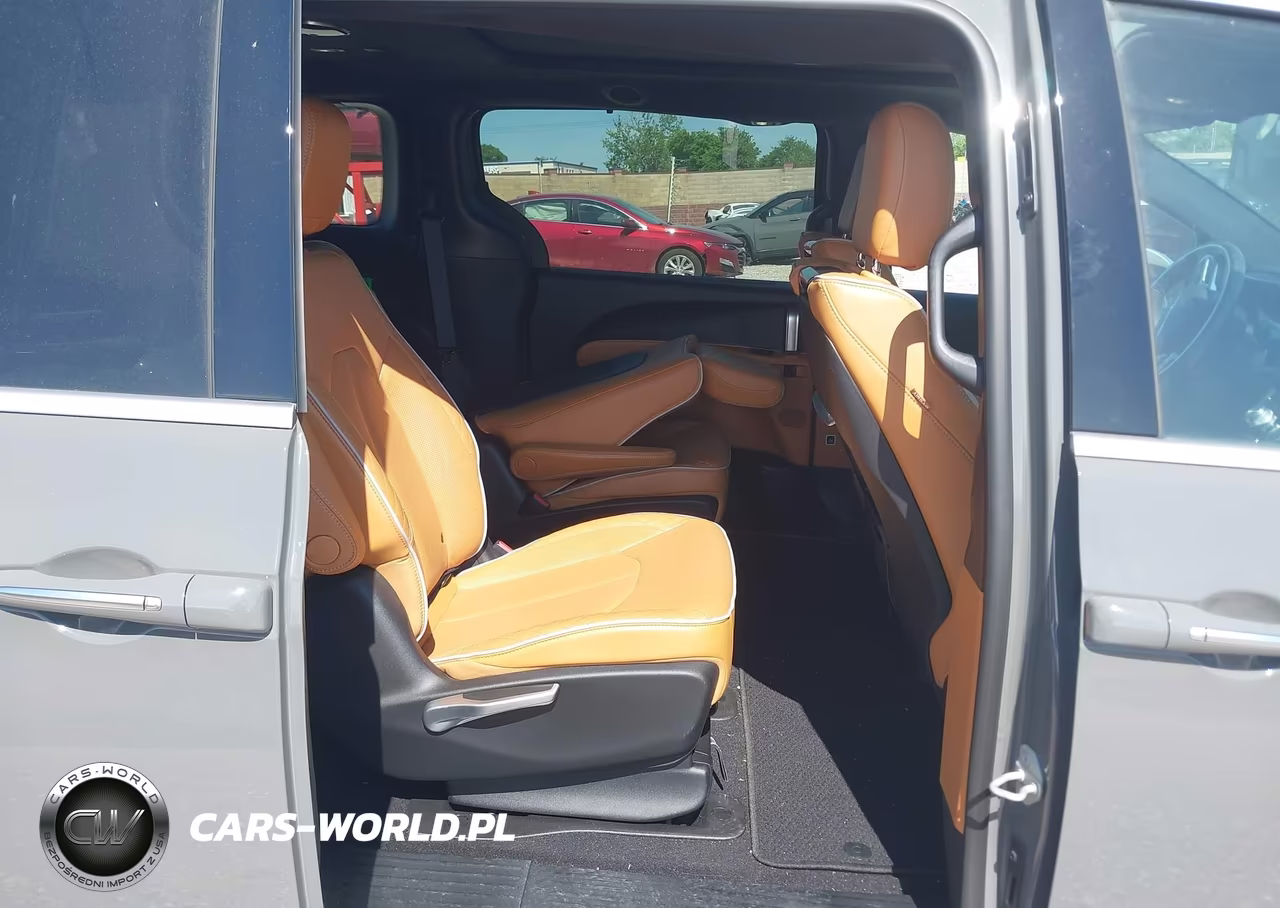 2021 Chrysler Pacifica Hybrid Pinnacle VIN:2C4RC1N7XMR529283 - 8