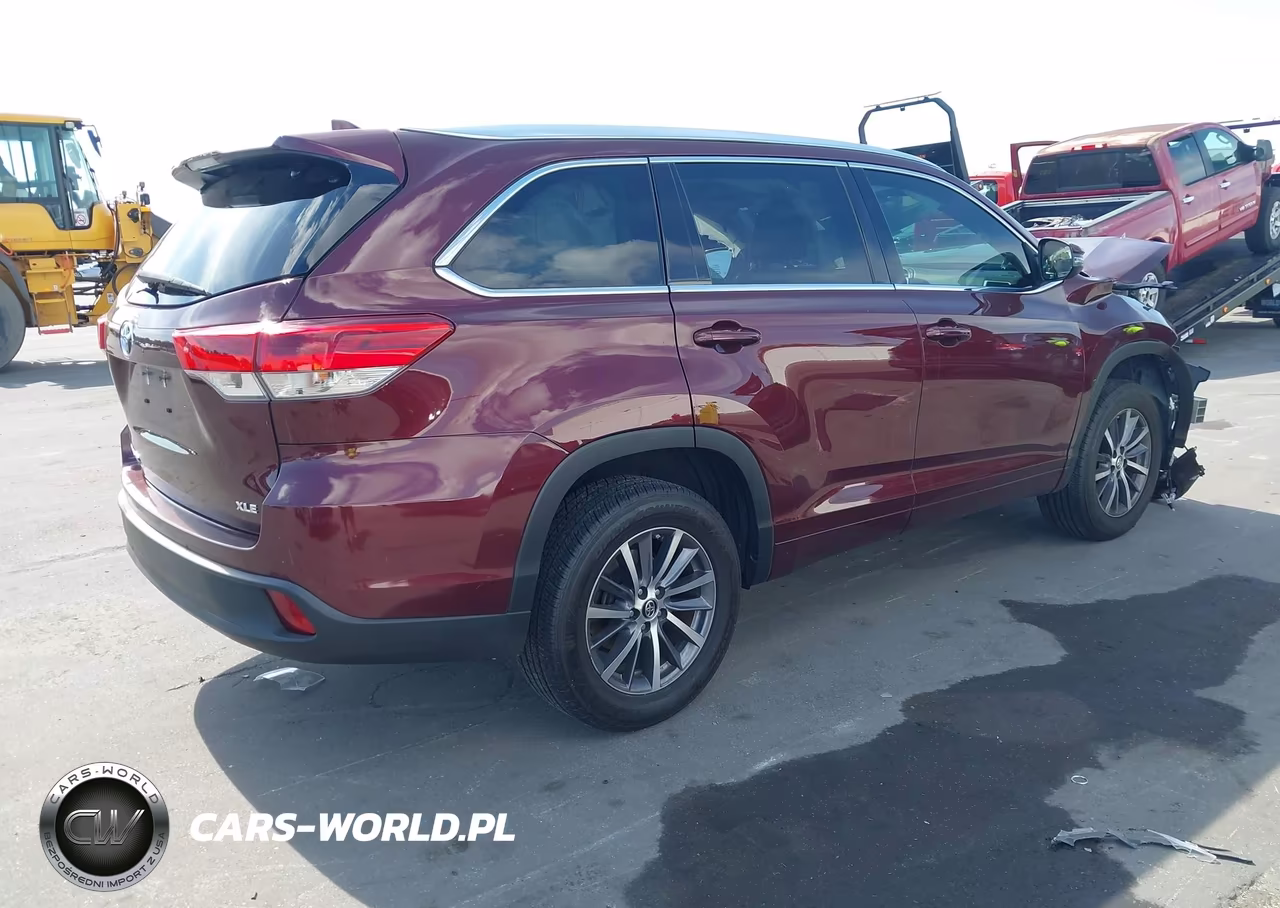 2017 Toyota Highlander Xle VIN:5TDKZRFH1HS232325 - 4