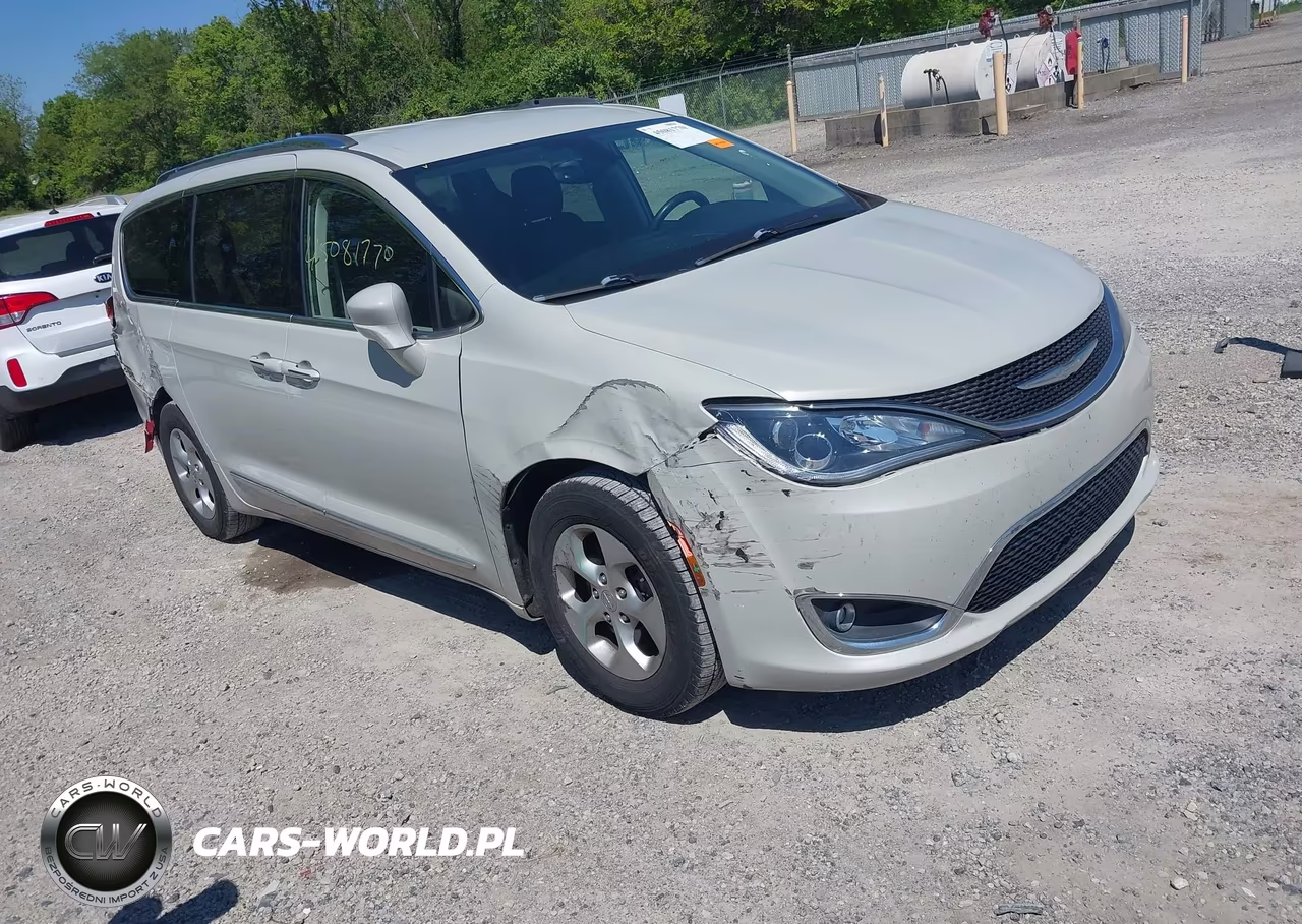 2017 Chrysler Pacifica Touring-L Plus