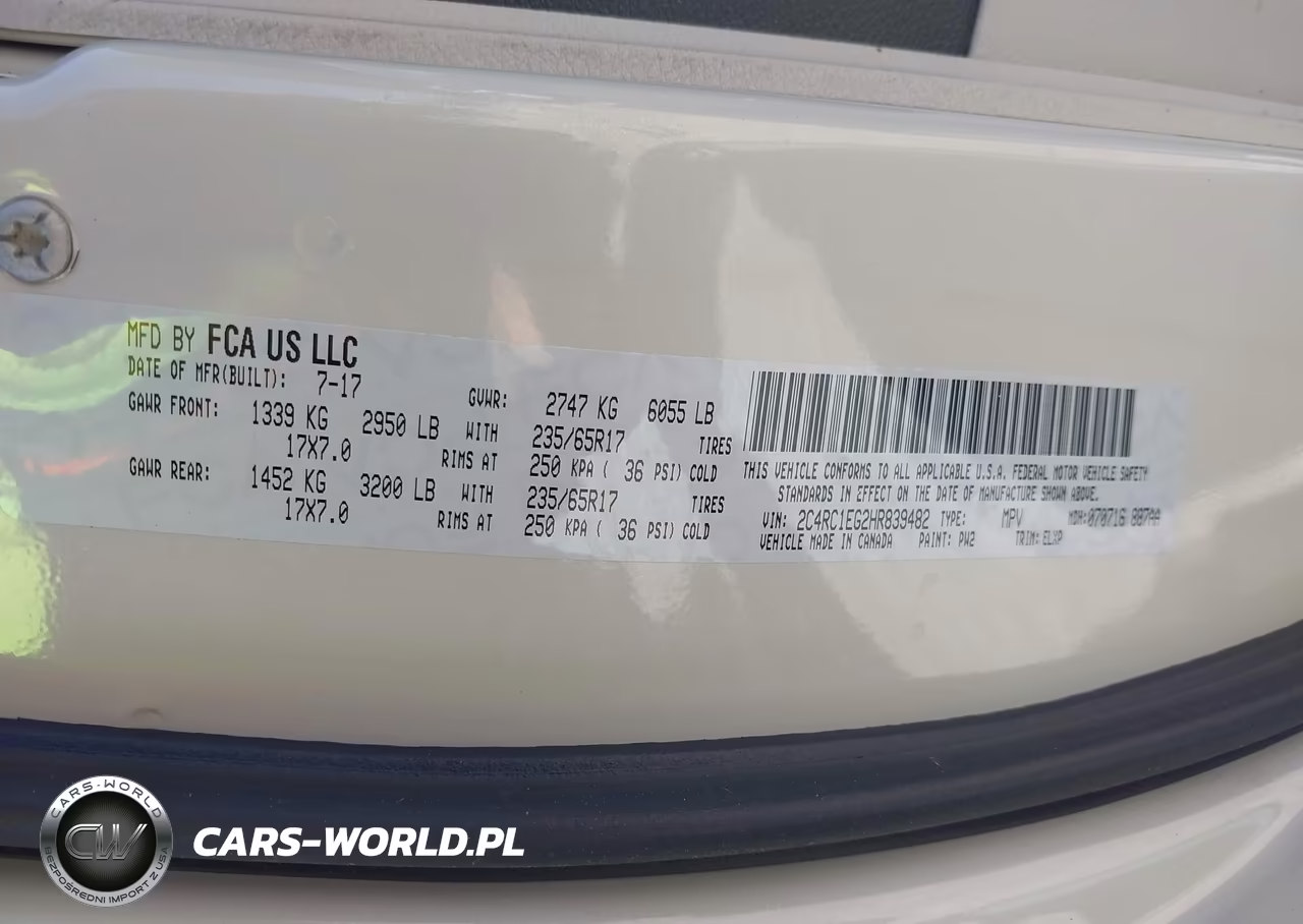 2017 Chrysler Pacifica Touring-L Plus VIN:2C4RC1EG2HR839482 - 9