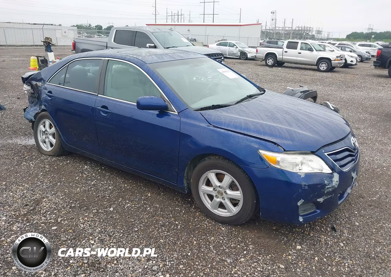 2010 Toyota Camry Le – zdjęcie 1 z 17