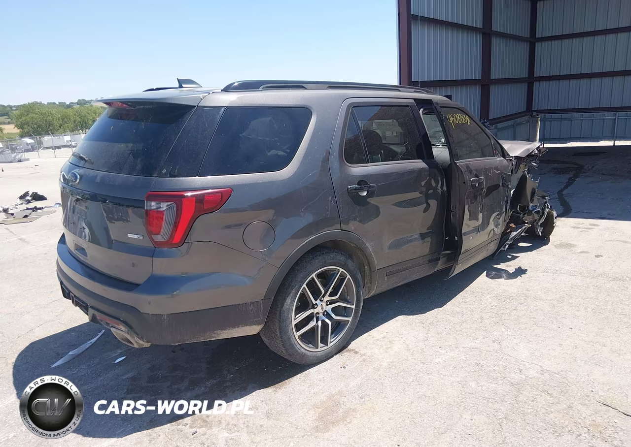 2016 Ford Explorer Sport VIN:1FM5K8GT4GGB62158 - 4