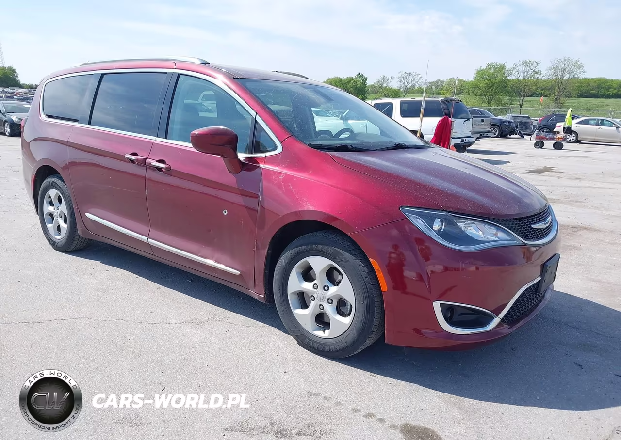 2017 Chrysler Pacifica Touring-L Plus