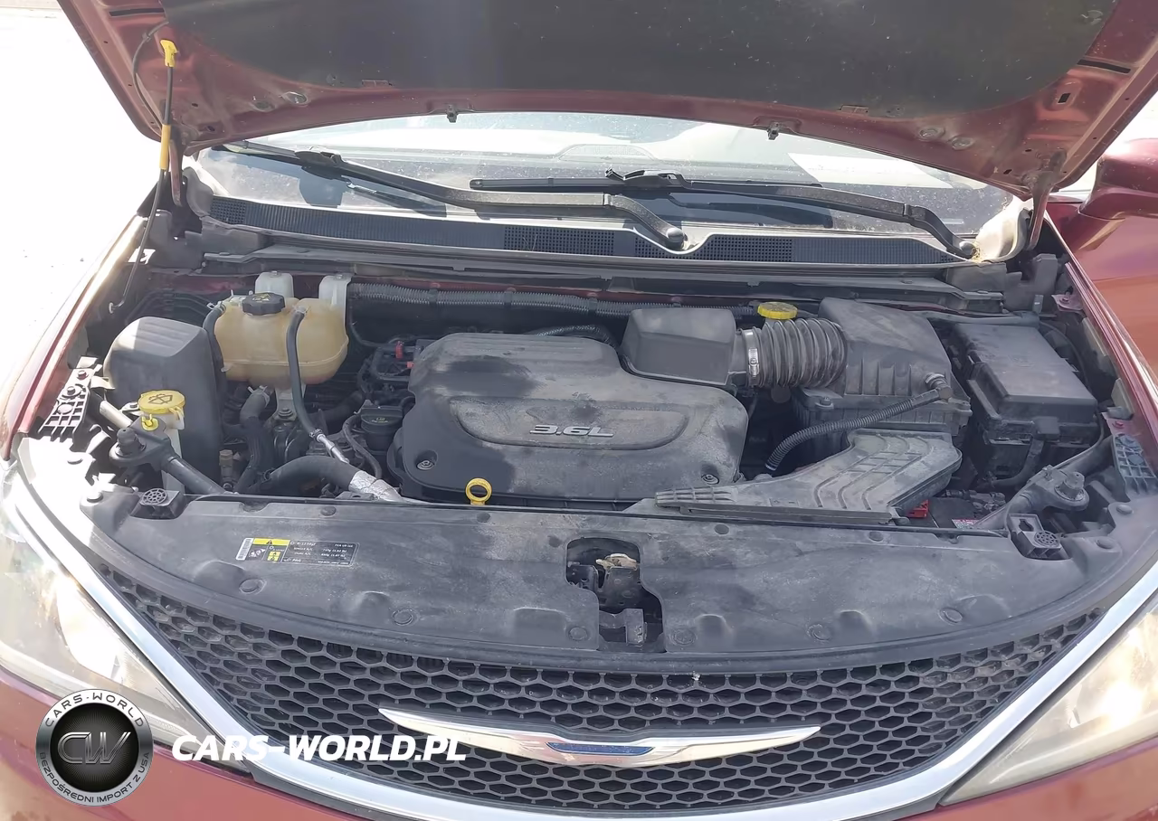 2017 Chrysler Pacifica Touring-L Plus VIN:2C4RC1EG8HR559792 - 10