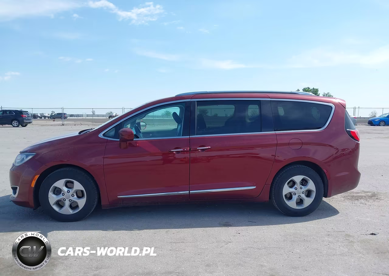 2017 Chrysler Pacifica Touring-L Plus VIN:2C4RC1EG8HR559792 - 14