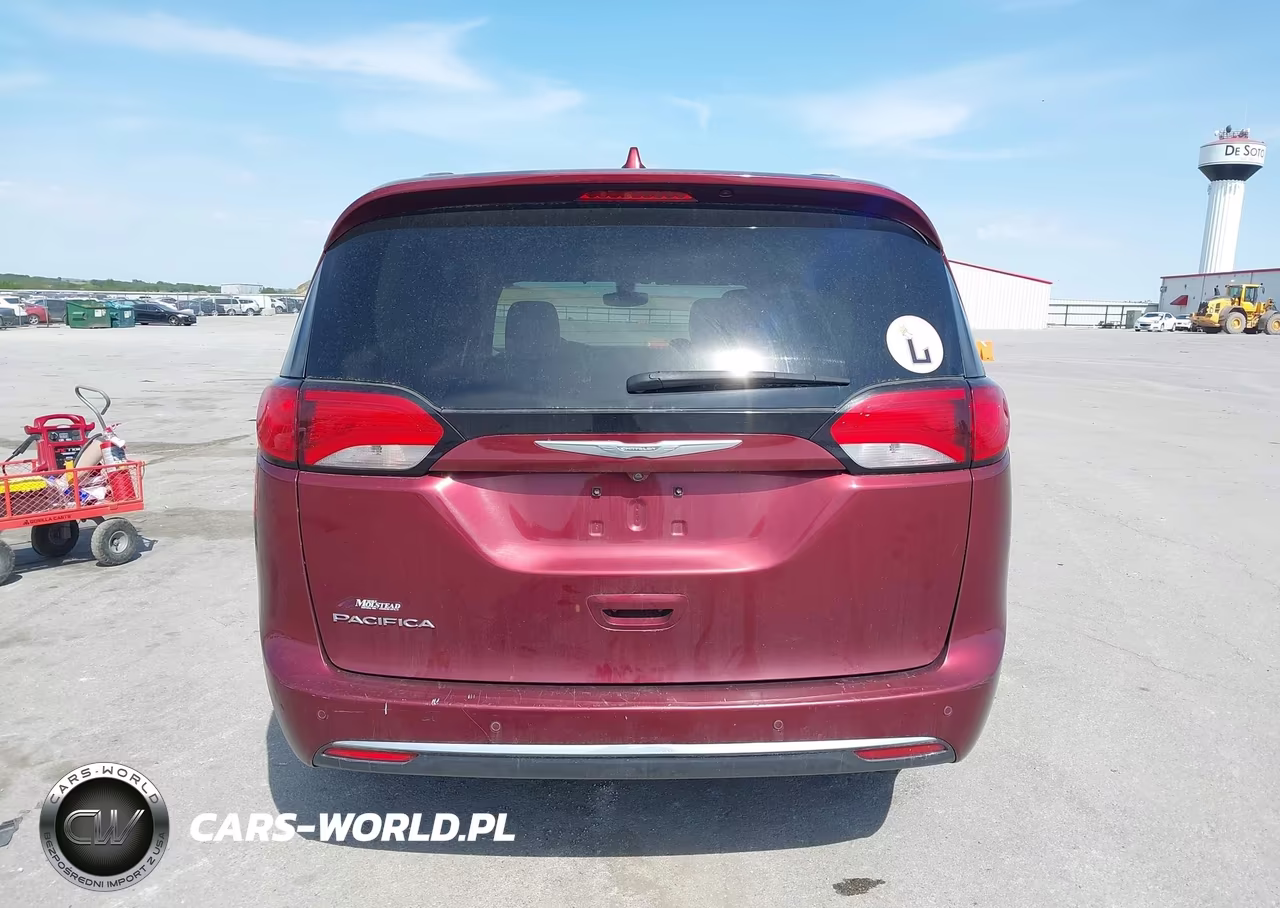 2017 Chrysler Pacifica Touring-L Plus VIN:2C4RC1EG8HR559792 - 16