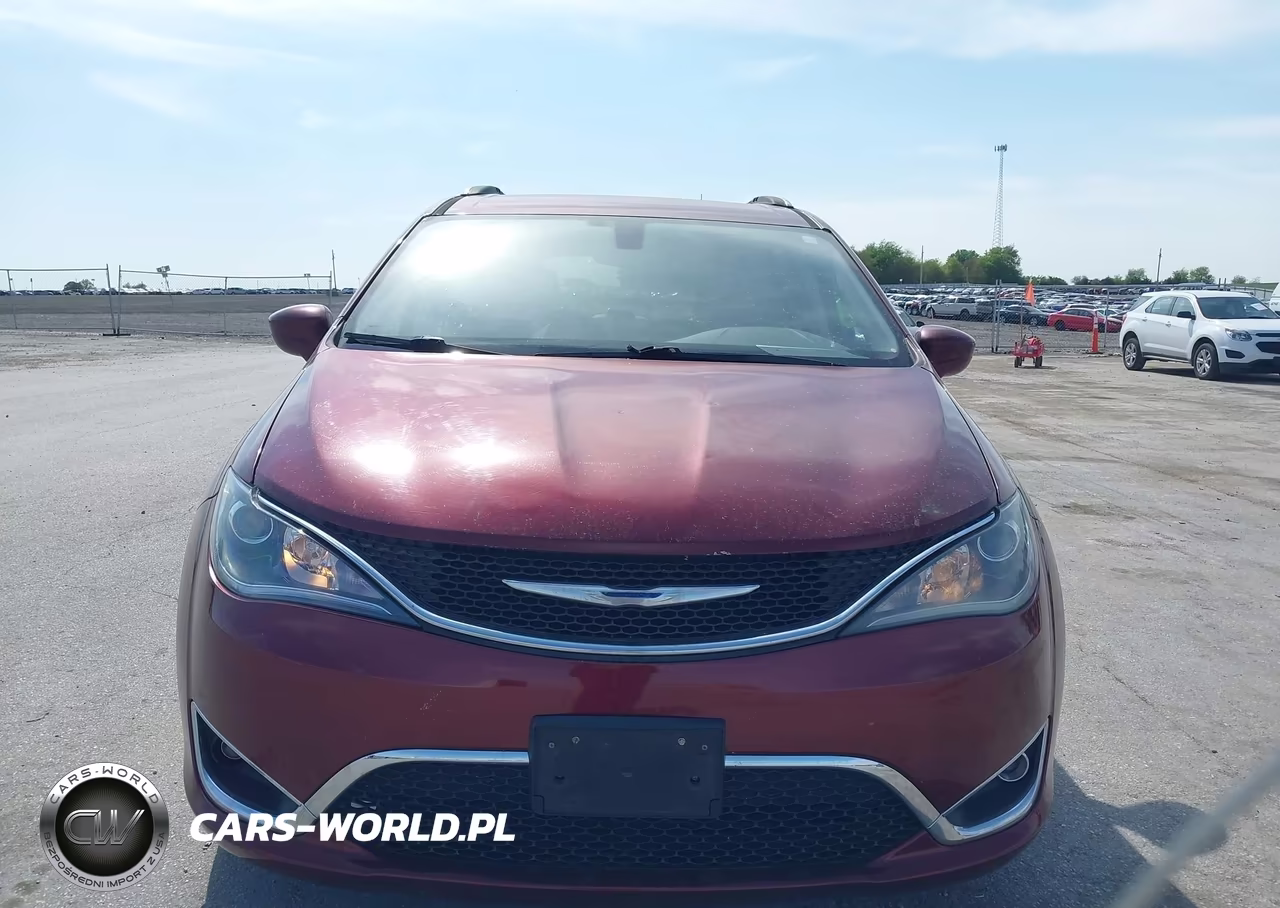 2017 Chrysler Pacifica Touring-L Plus VIN:2C4RC1EG8HR559792 - 6