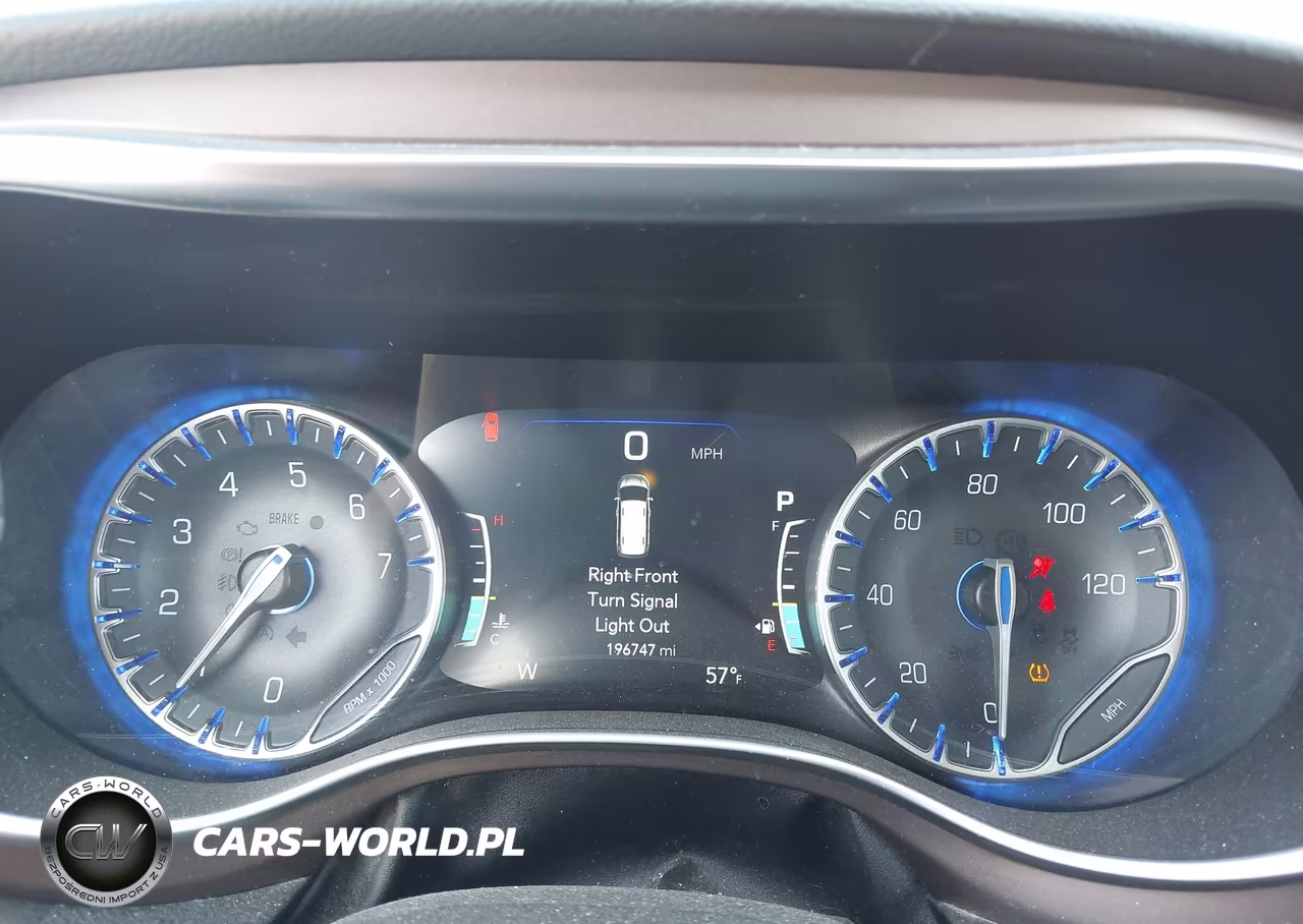 2017 Chrysler Pacifica Touring-L Plus VIN:2C4RC1EG8HR559792 - 7