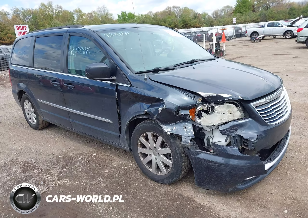 2013 Chrysler Town & Country Touring – zdjęcie 1 z 16