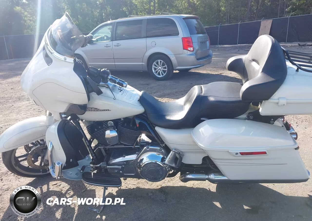 2015 Harley-Davidson Flhxs Street Glide Special VIN:1HD1KRM10FB644633 - 13