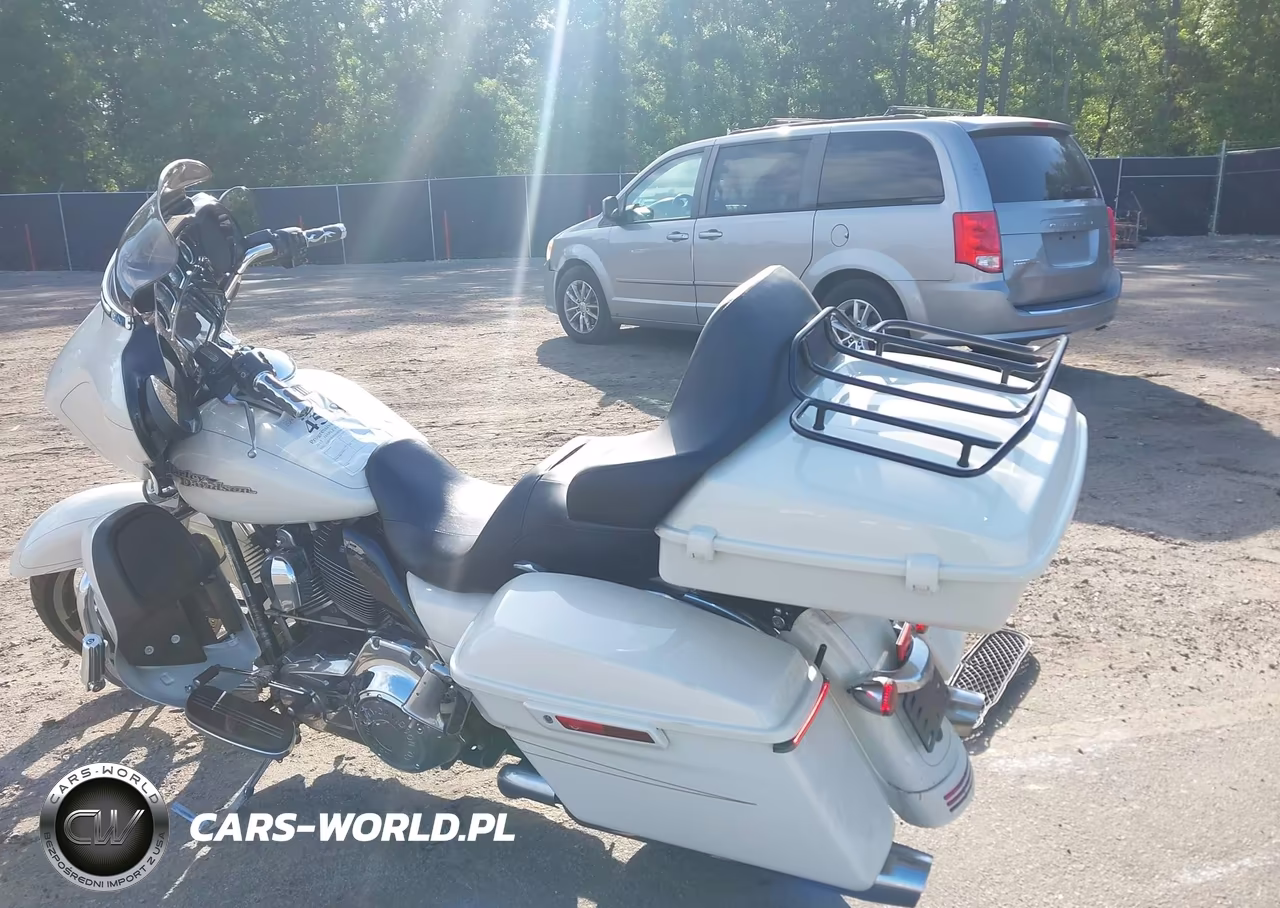 2015 Harley-Davidson Flhxs Street Glide Special VIN:1HD1KRM10FB644633 - 3