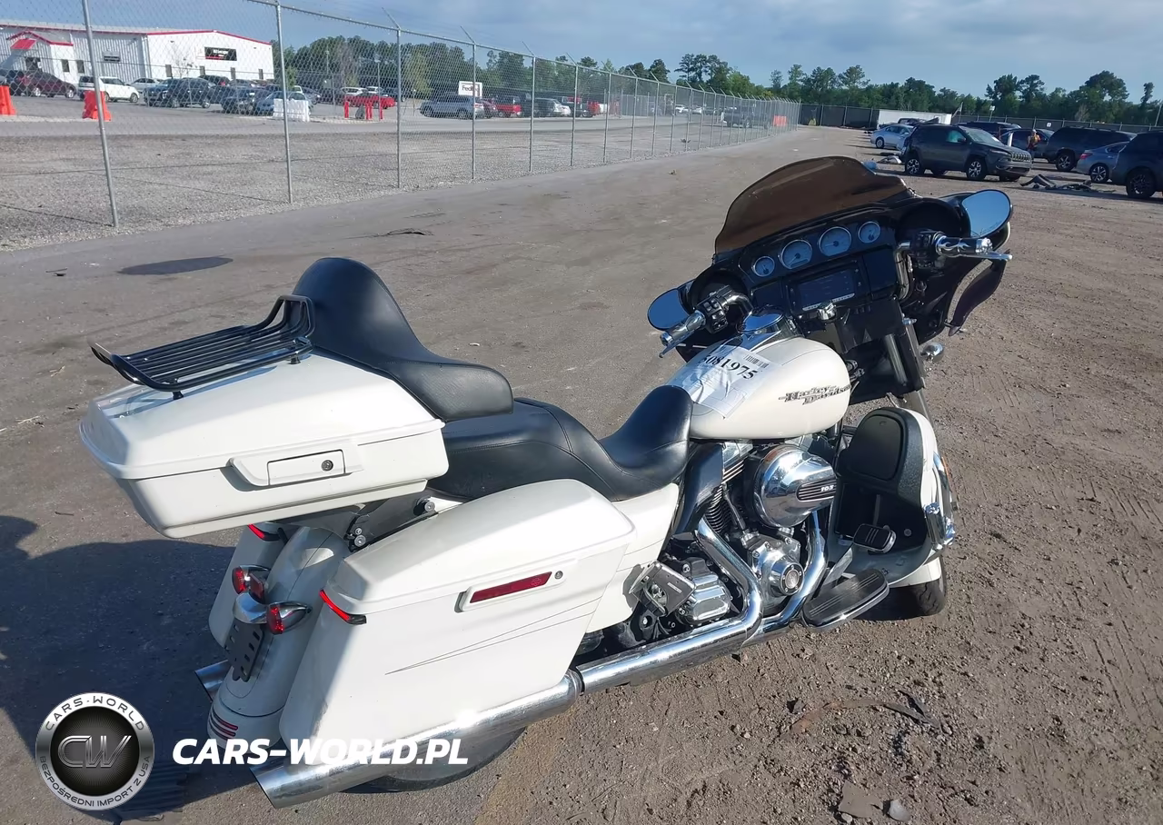 2015 Harley-Davidson Flhxs Street Glide Special VIN:1HD1KRM10FB644633 - 4