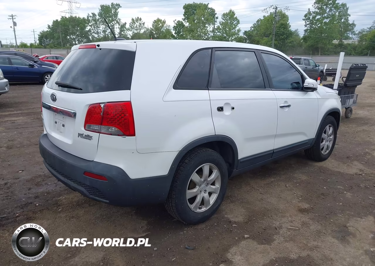 2011 Kia Sorento Lx VIN:5XYKT3A13BG036268 - 4
