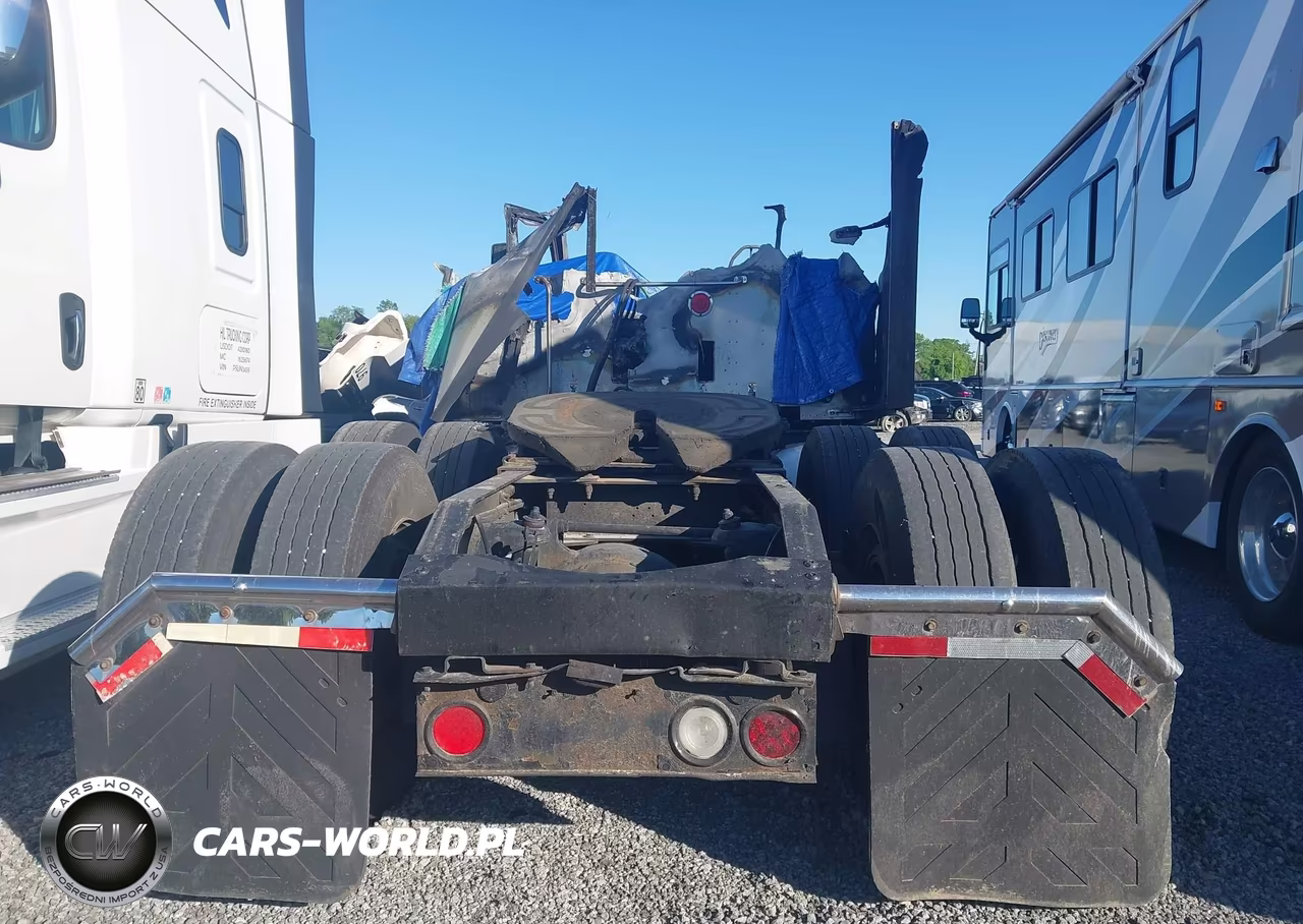 2015 Peterbilt 579 VIN:1XPBDP9X6FD285907 - 8