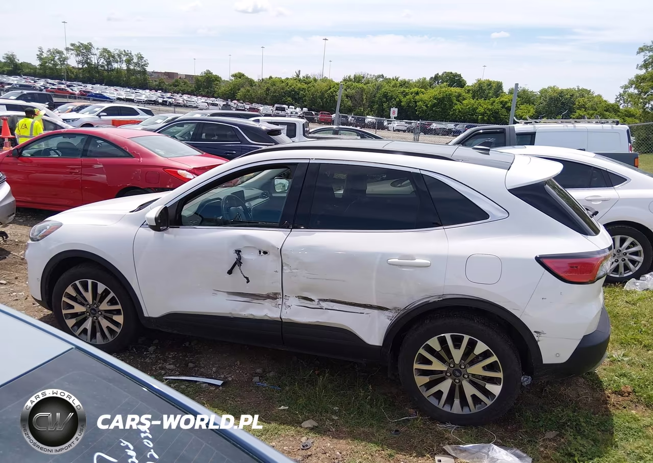 2021 Ford Escape Titanium VIN:1FMCU9J97MUB20049 - 15