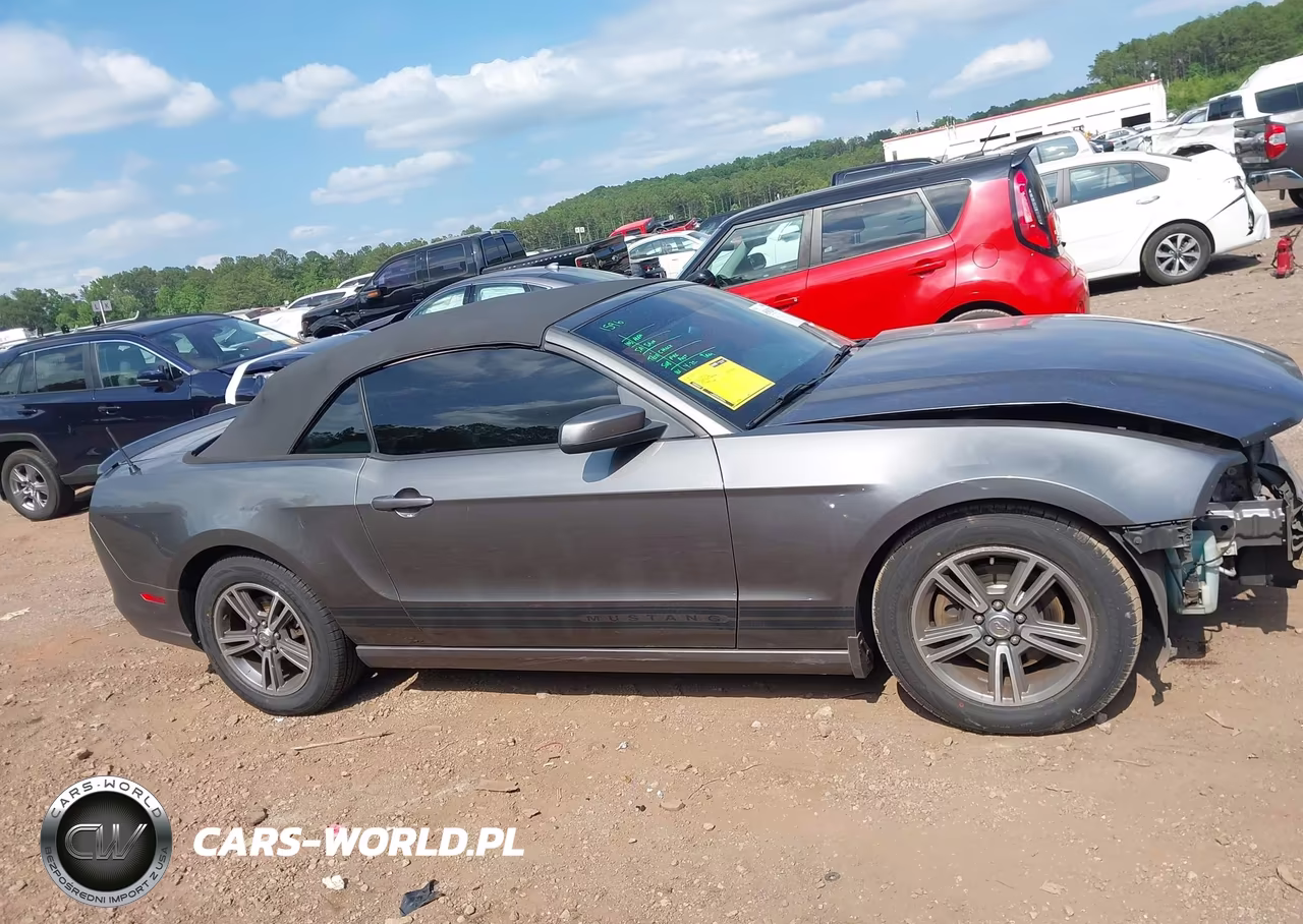 2013 Ford Mustang V6 Premium VIN:1ZVBP8EM5D5239578 - 13