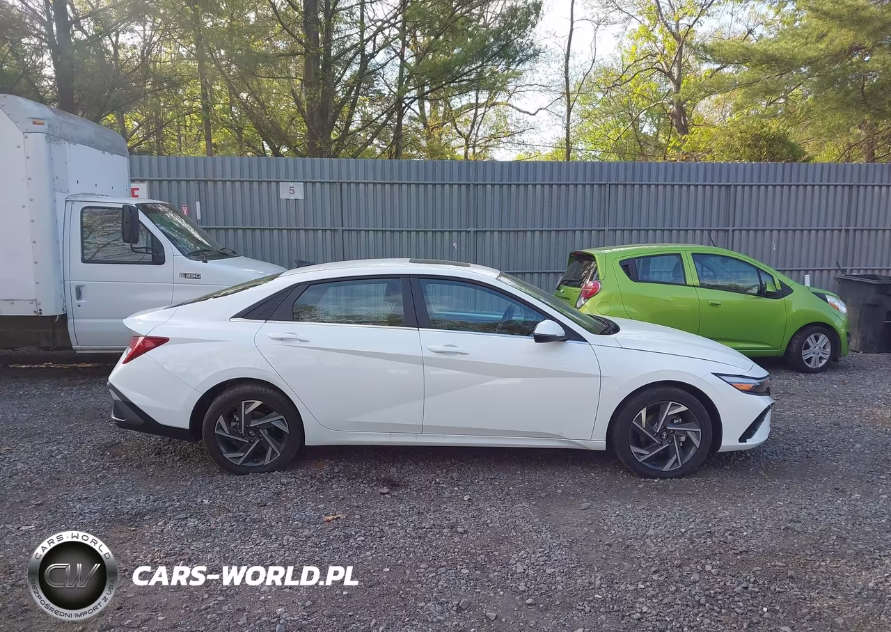 2026 Hyundai Elantra Hybrid Limited VIN:KMHLN4DJ1TU193034 - 13