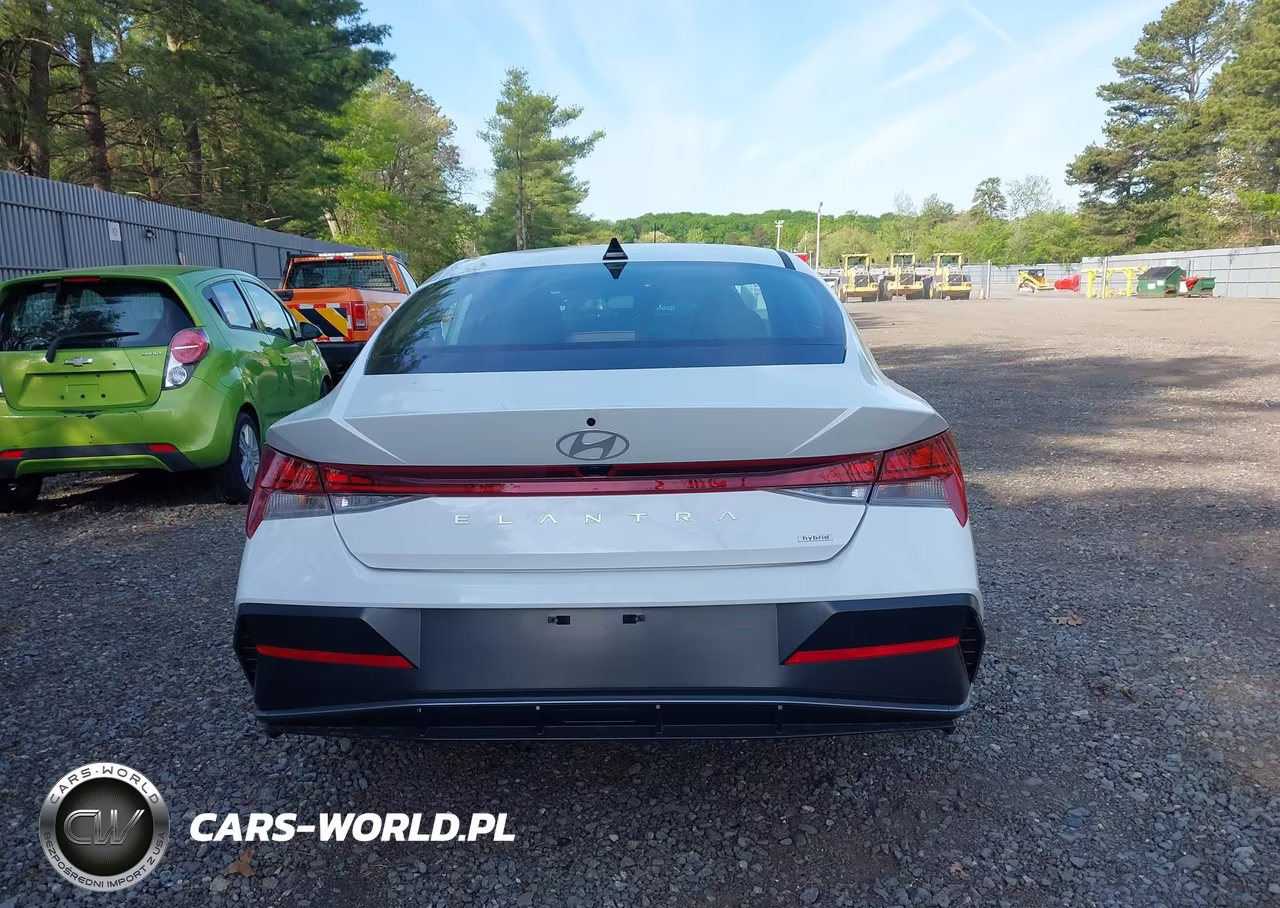 2026 Hyundai Elantra Hybrid Limited VIN:KMHLN4DJ1TU193034 - 16