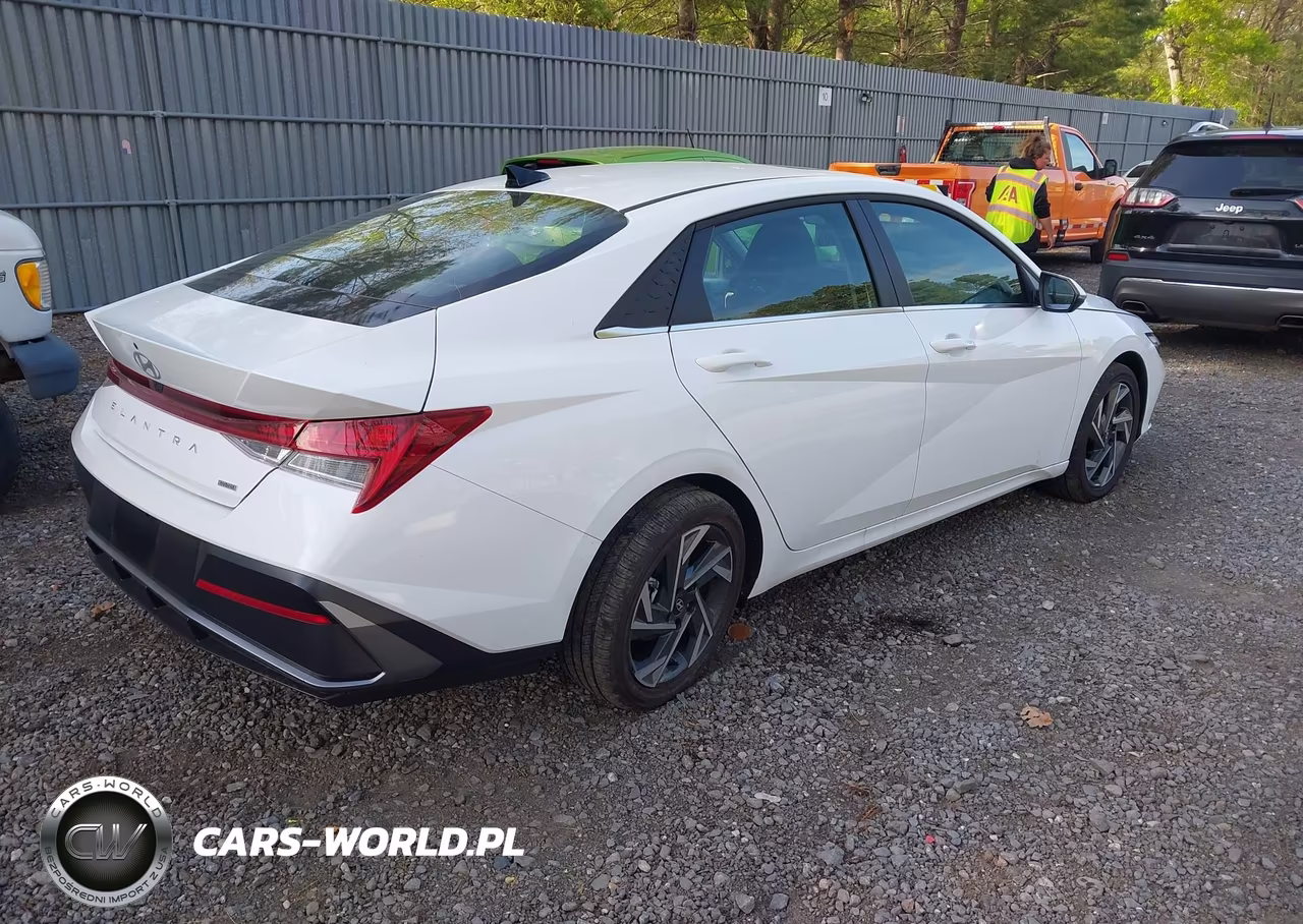 2026 Hyundai Elantra Hybrid Limited VIN:KMHLN4DJ1TU193034 - 4