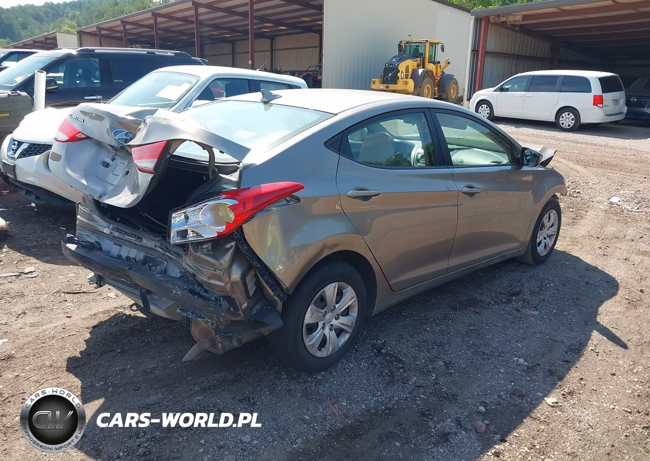 2013 Hyundai Elantra Gls VIN:5NPDH4AE6DH371992 - 4