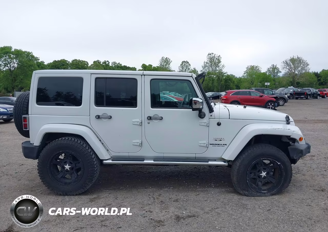 2017 Jeep Wrangler Unlimited Sahara 4X4 VIN:1C4BJWEG3HL664737 - 12