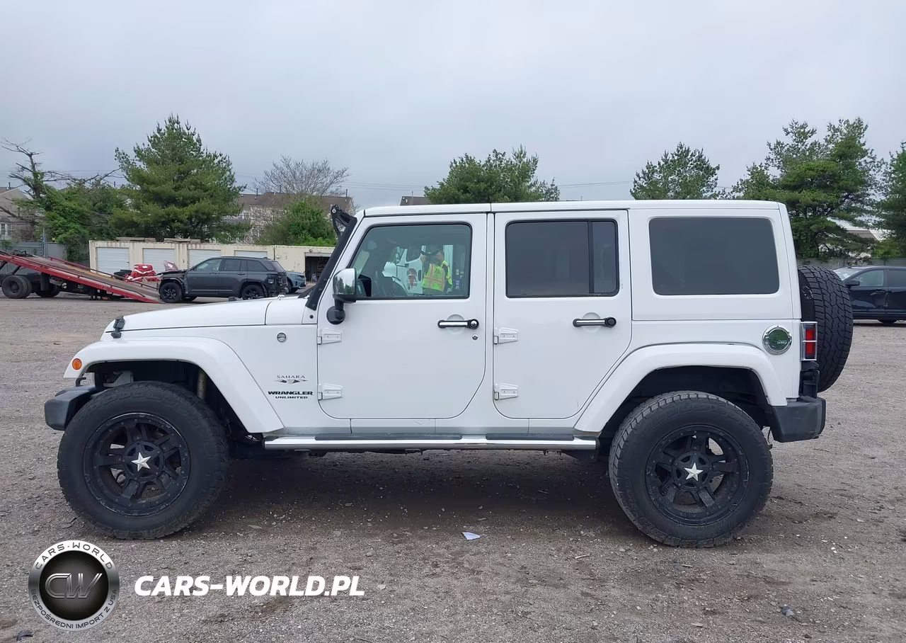 2017 Jeep Wrangler Unlimited Sahara 4X4 VIN:1C4BJWEG3HL664737 - 13