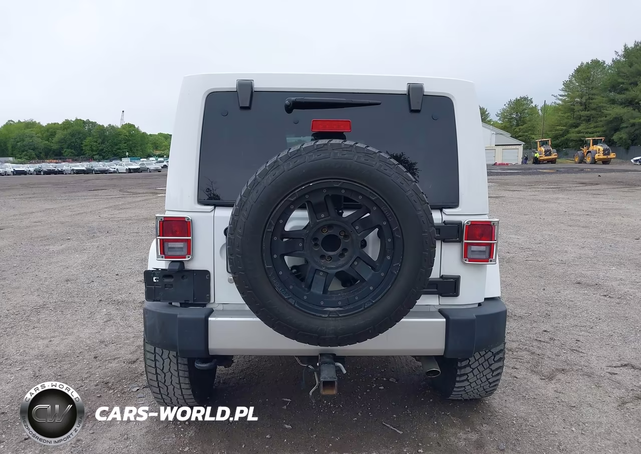2017 Jeep Wrangler Unlimited Sahara 4X4 VIN:1C4BJWEG3HL664737 - 15