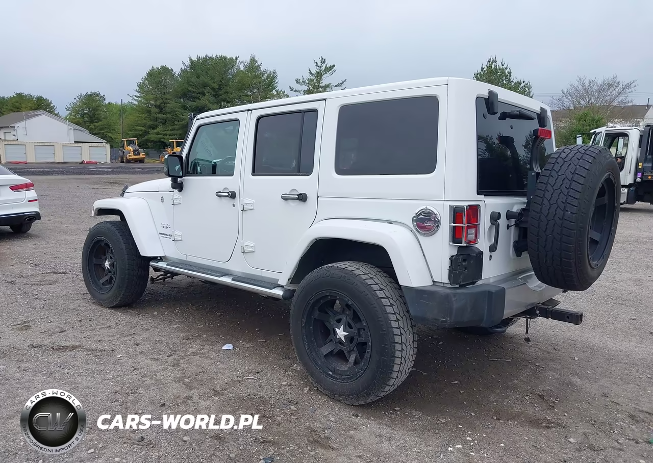 2017 Jeep Wrangler Unlimited Sahara 4X4 VIN:1C4BJWEG3HL664737 - 3
