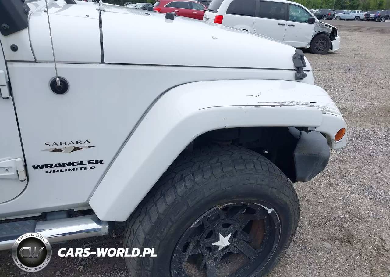 2017 Jeep Wrangler Unlimited Sahara 4X4 VIN:1C4BJWEG3HL664737 - 6