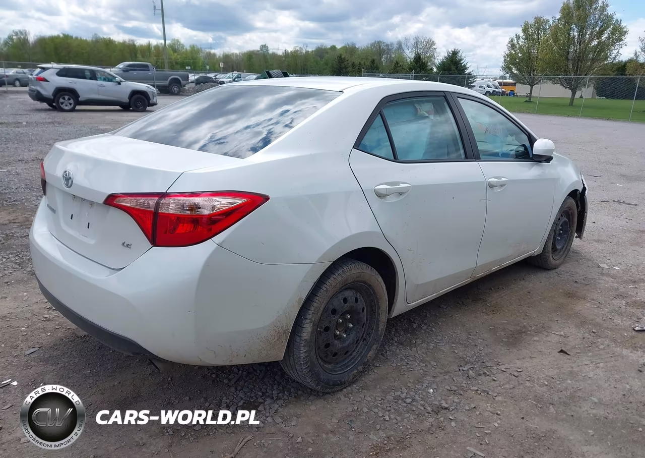 2017 Toyota Corolla Le VIN:5YFBURHE2HP578927 - 4