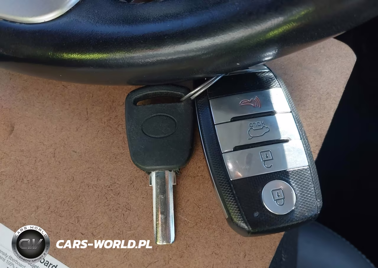 2017 Kia Soul + VIN:KNDJP3A5XH7498772 - 11