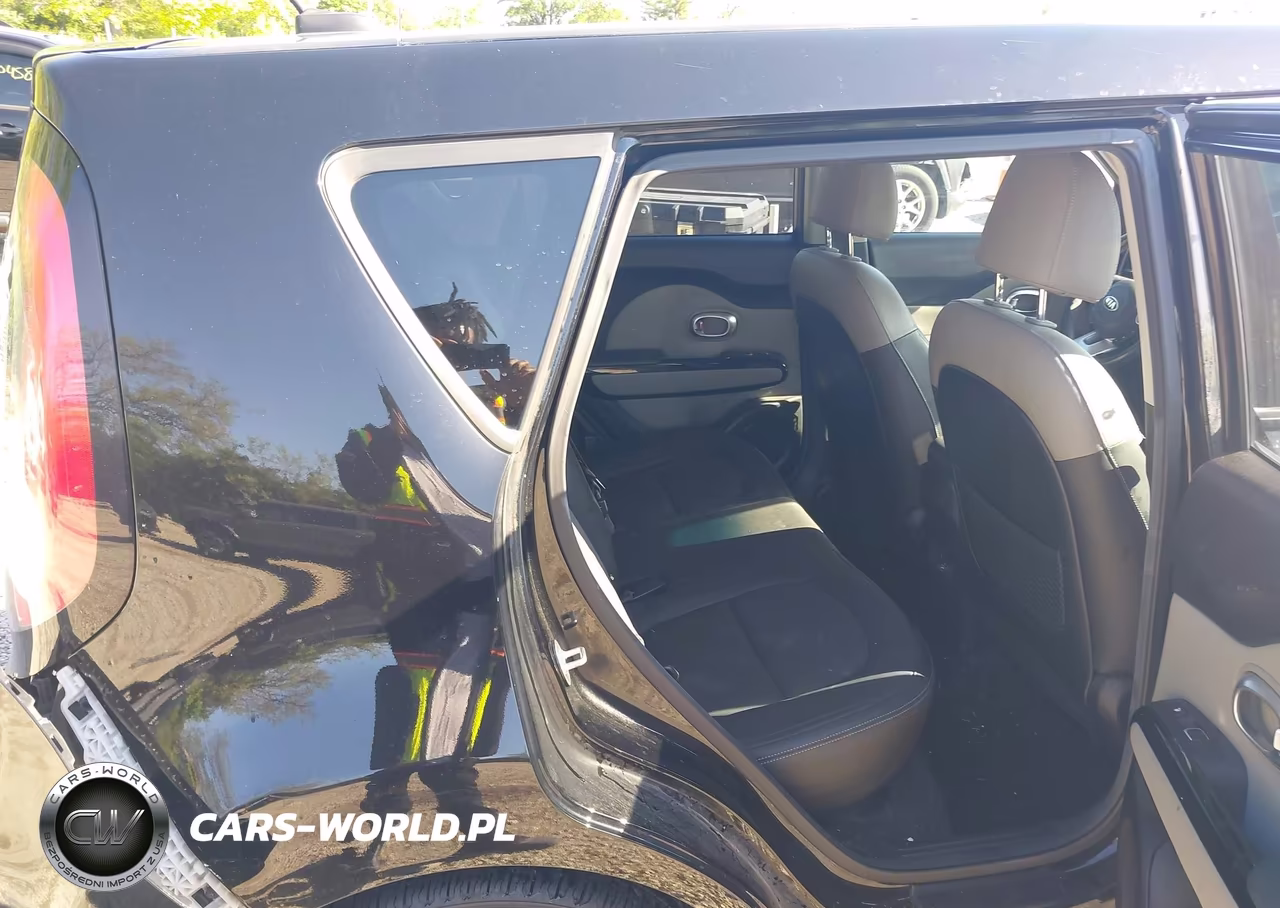 2017 Kia Soul + VIN:KNDJP3A5XH7498772 - 8