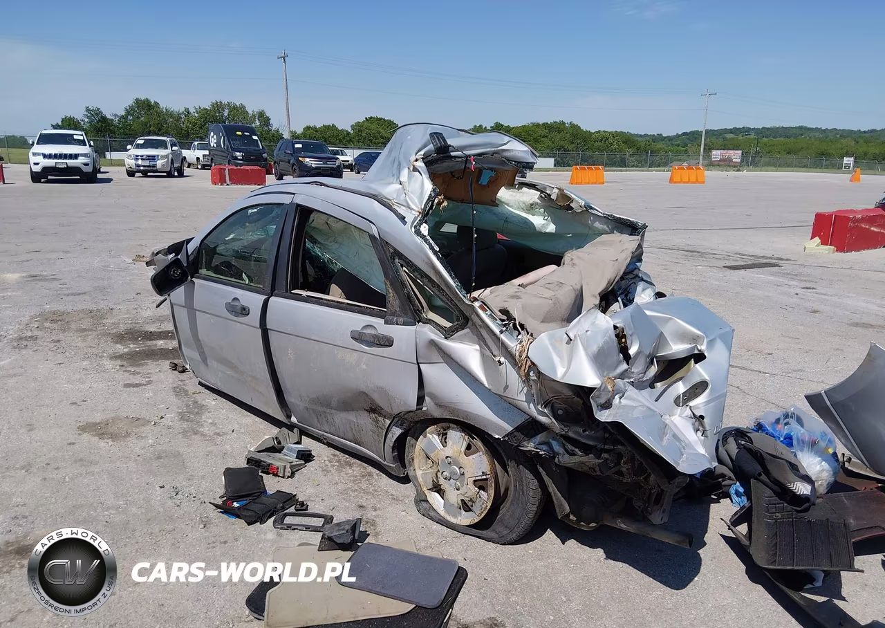 2008 Ford Focus S VIN:1FAHP34N58W266344 - 3