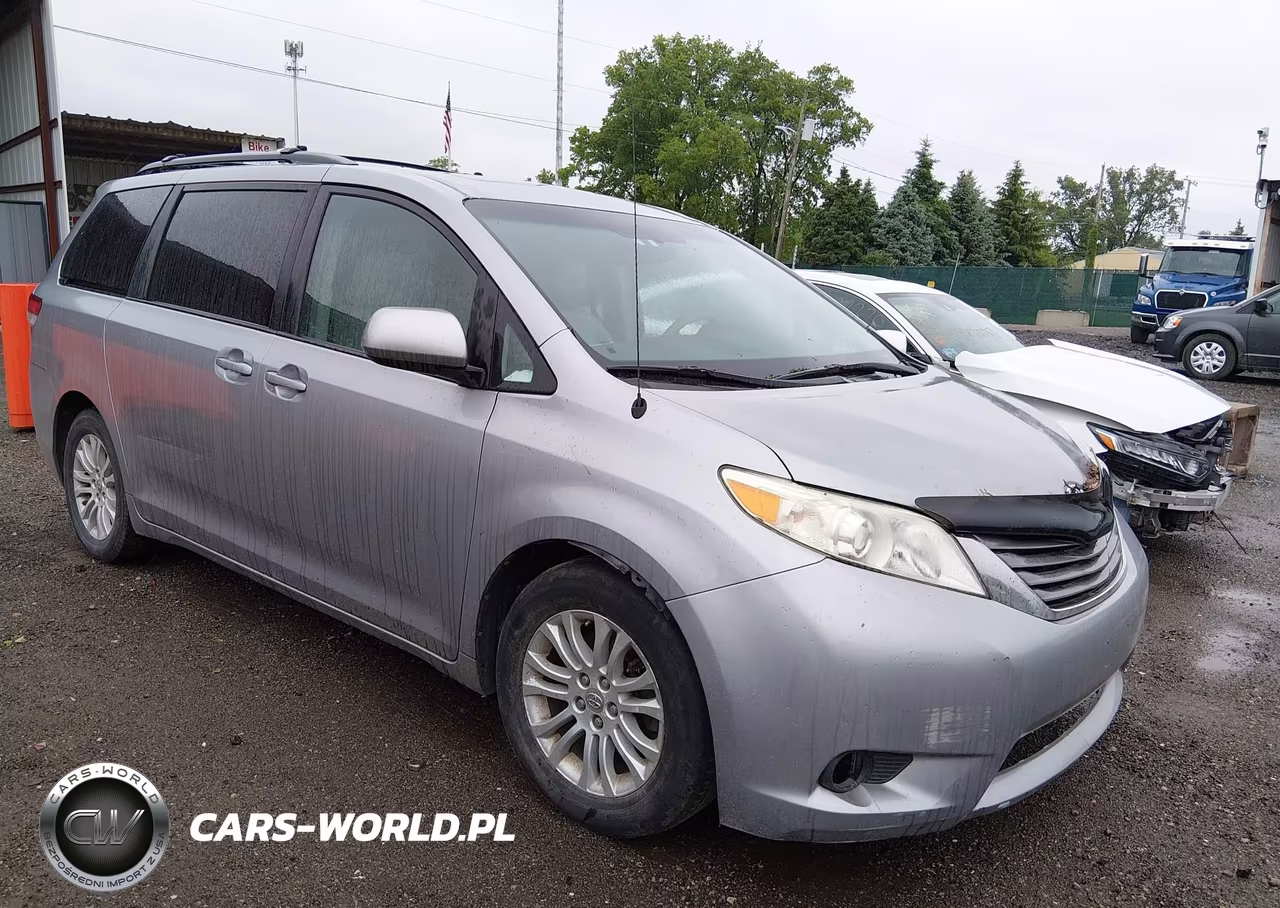 2012 Toyota Sienna Xle V6 8 Passenger
